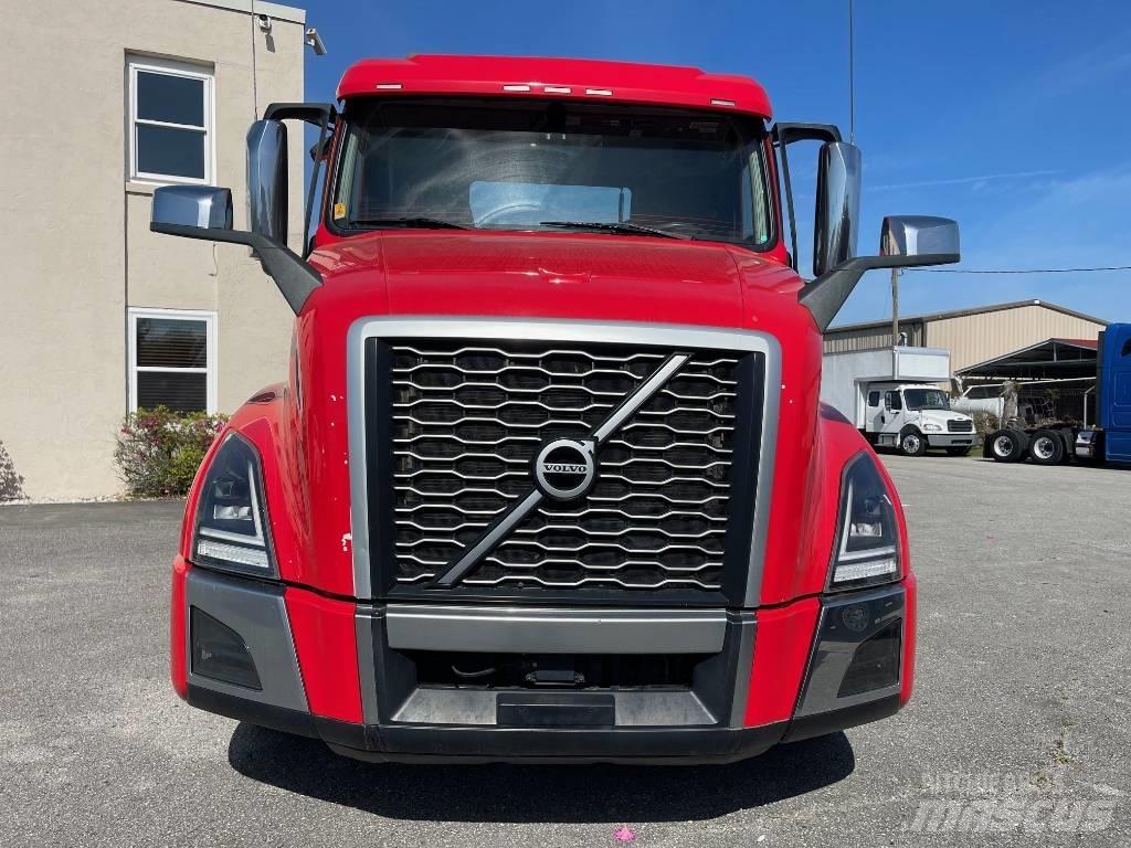 Volvo VNL64T300 Седельные тягачи