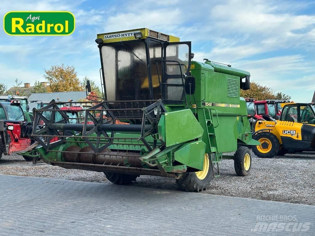 John Deere 1042 Зерноуборочные комбайны