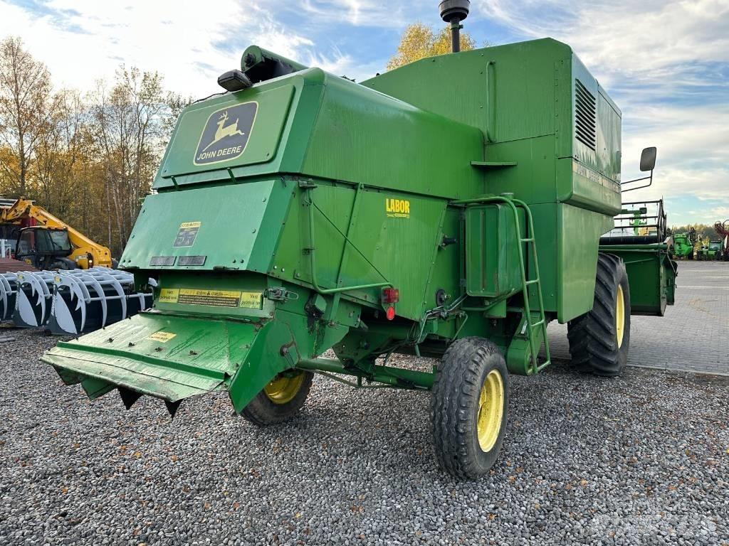John Deere 1042 Зерноуборочные комбайны