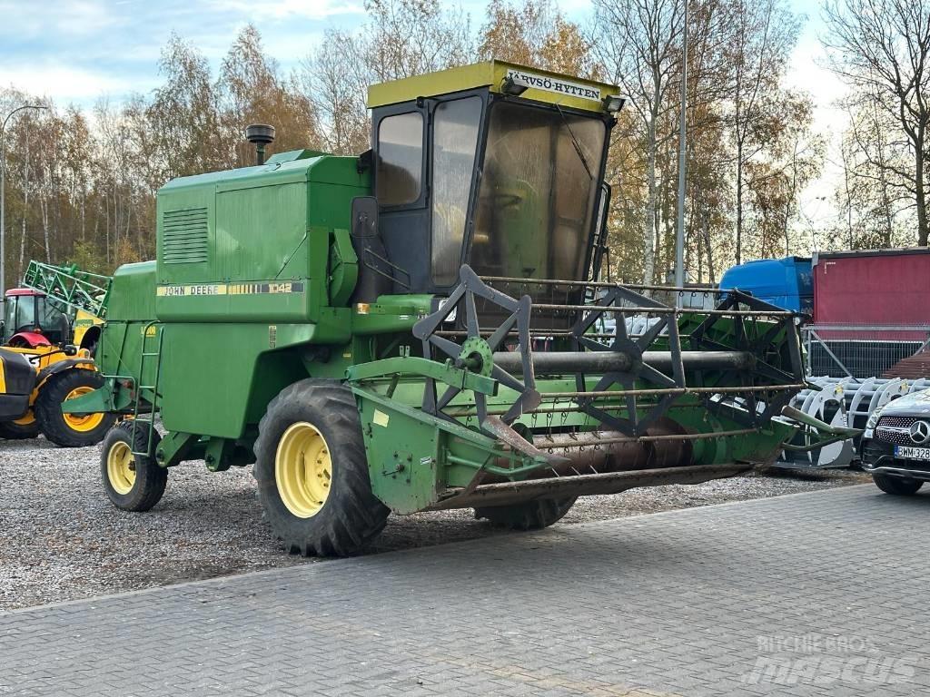 John Deere 1042 Зерноуборочные комбайны