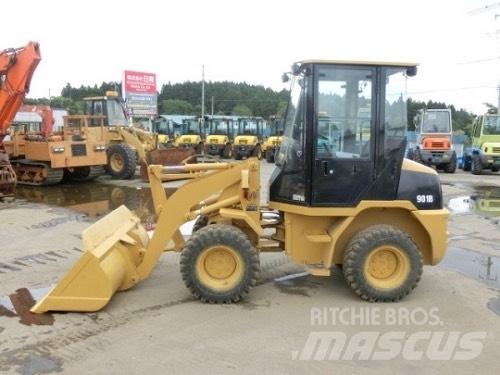 CAT 901B Фронтальные погрузчики