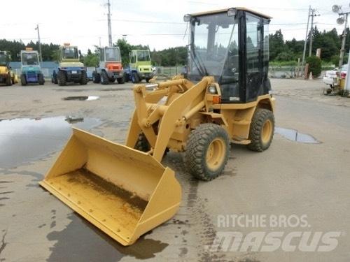 CAT 901B Фронтальные погрузчики