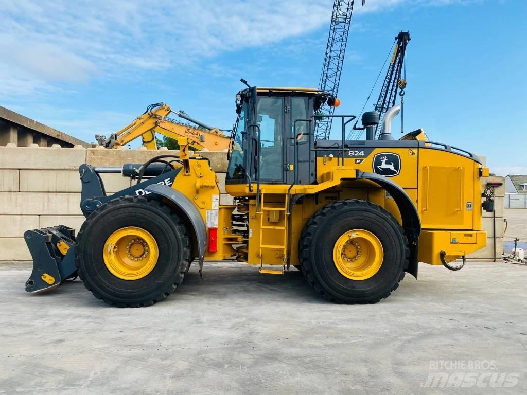 John Deere 824p Фронтальные погрузчики