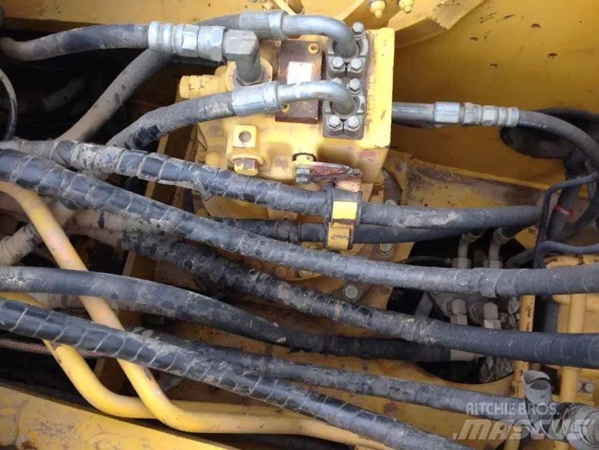 Komatsu pc220-7 Гусеничные экскаваторы