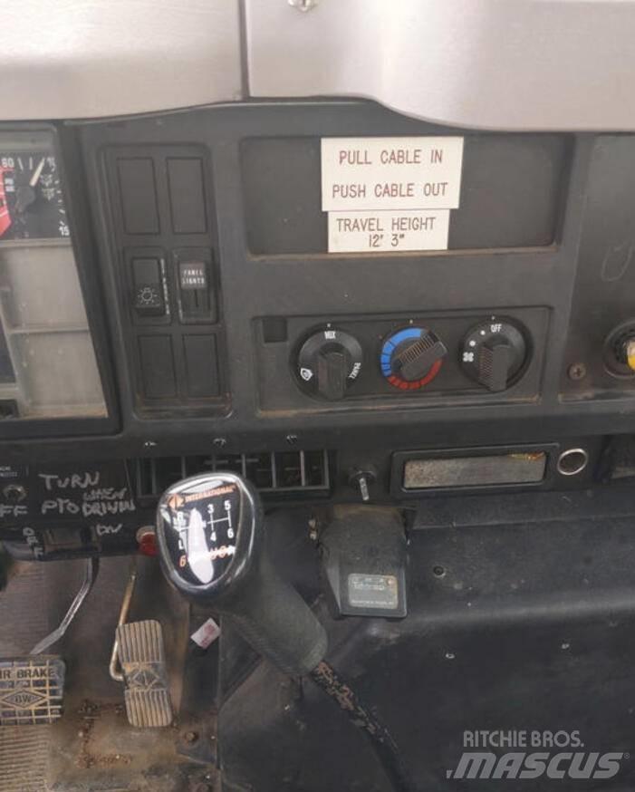 International 4700 Комбинированные дорожные машины