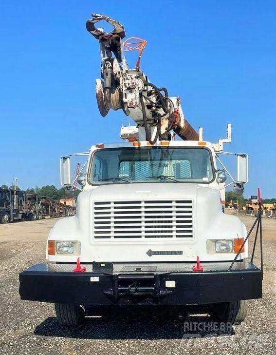 International 4700 Комбинированные дорожные машины