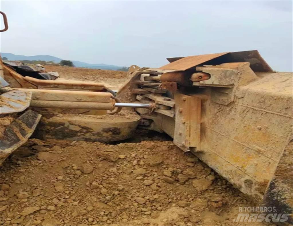 CAT D 6 N Гусеничные бульдозеры