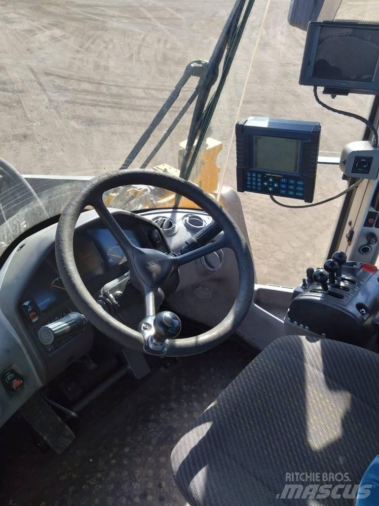 Volvo L 220 F Фронтальные погрузчики