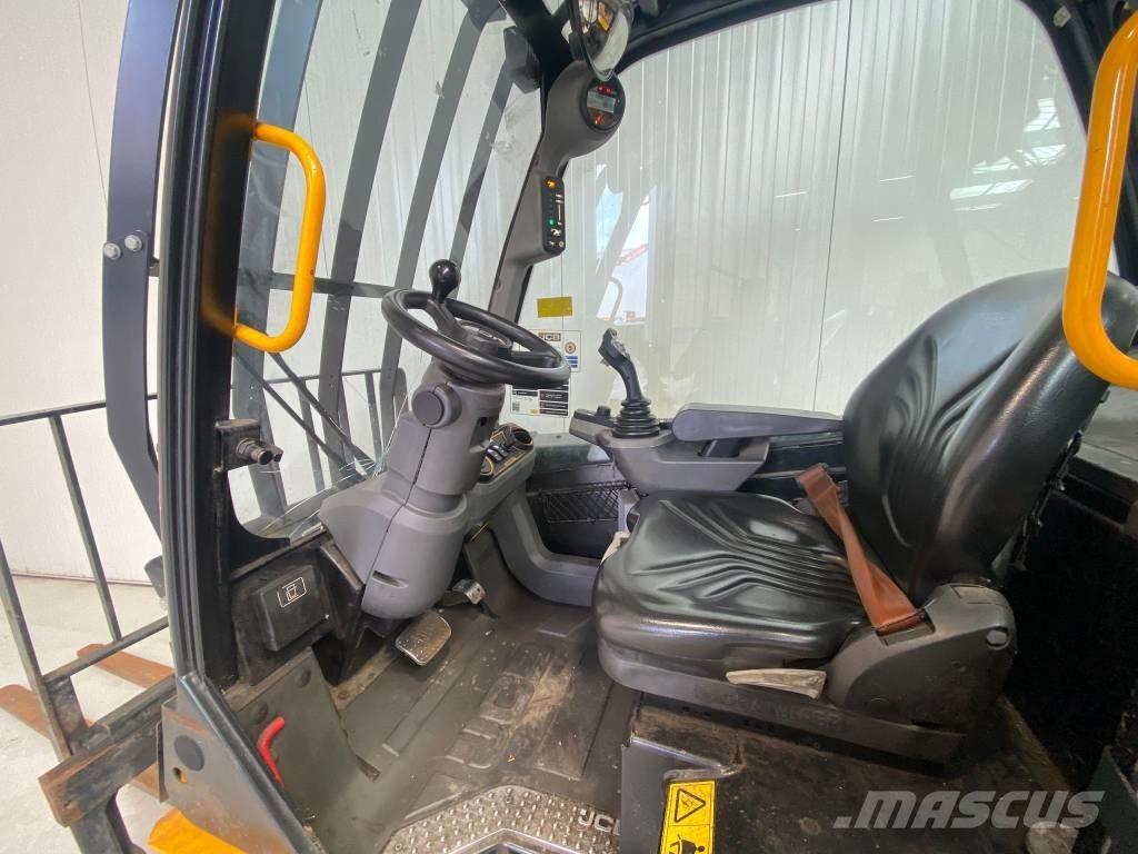 JCB TLT30-19D-2WD Дизельные погрузчики