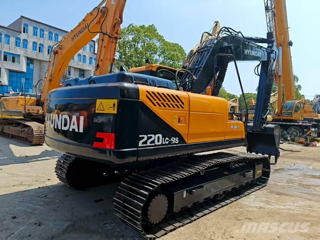Hyundai R220LC-9S Гусеничные экскаваторы
