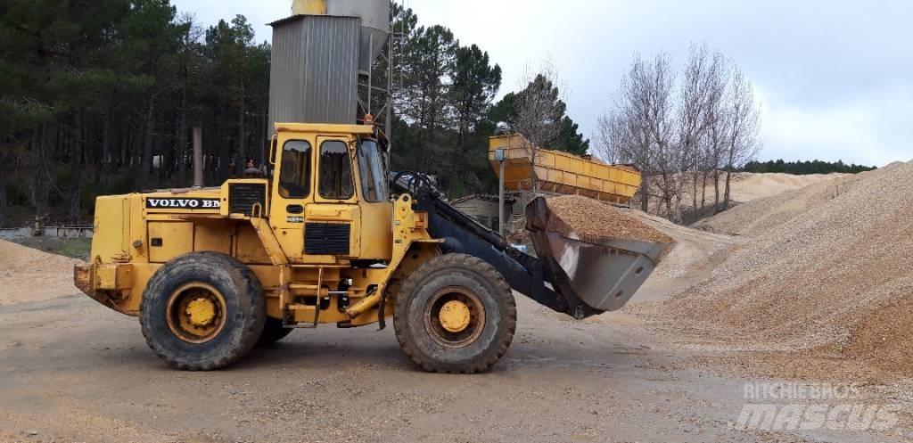  Cargadora volvo L90 Малые погрузчики