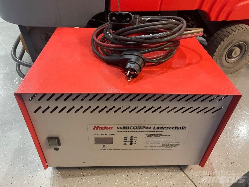 Hako B 750 R SOLD Вакуумные уборочные машины