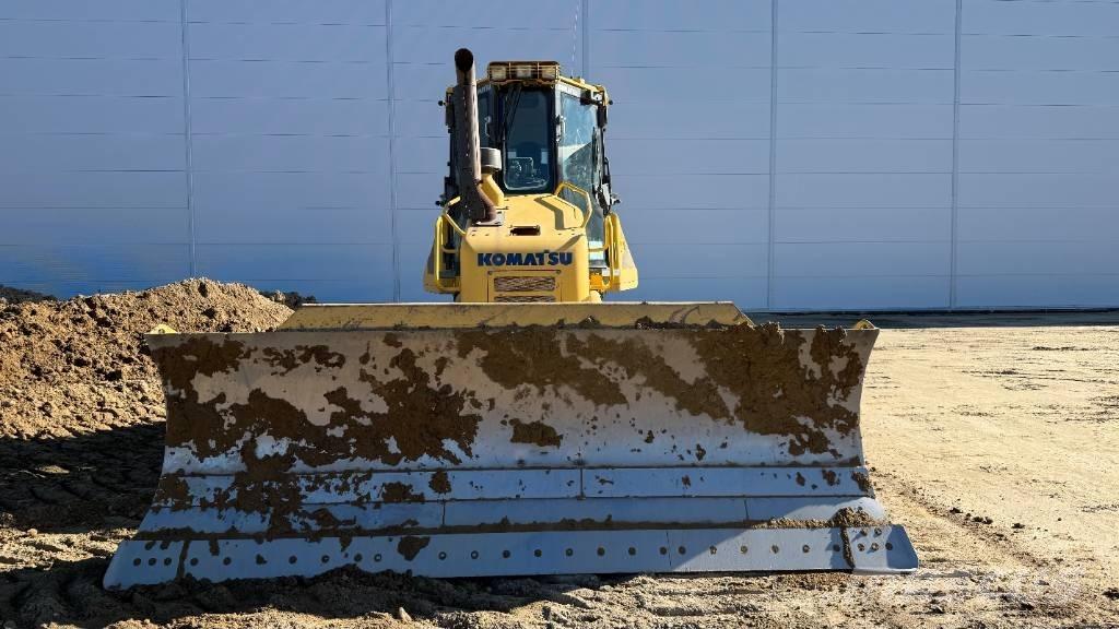 Komatsu D 61 PXI-23 Гусеничные бульдозеры