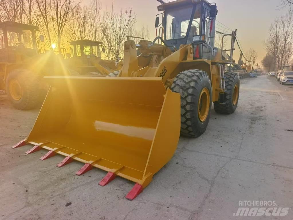 CAT 966G Фронтальные погрузчики