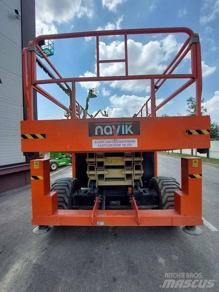 JLG 330 LRT Ножничные подъемники