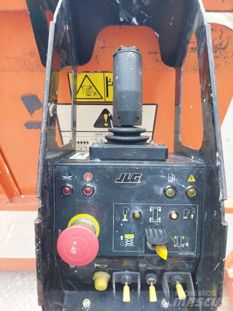 JLG 330 LRT Ножничные подъемники