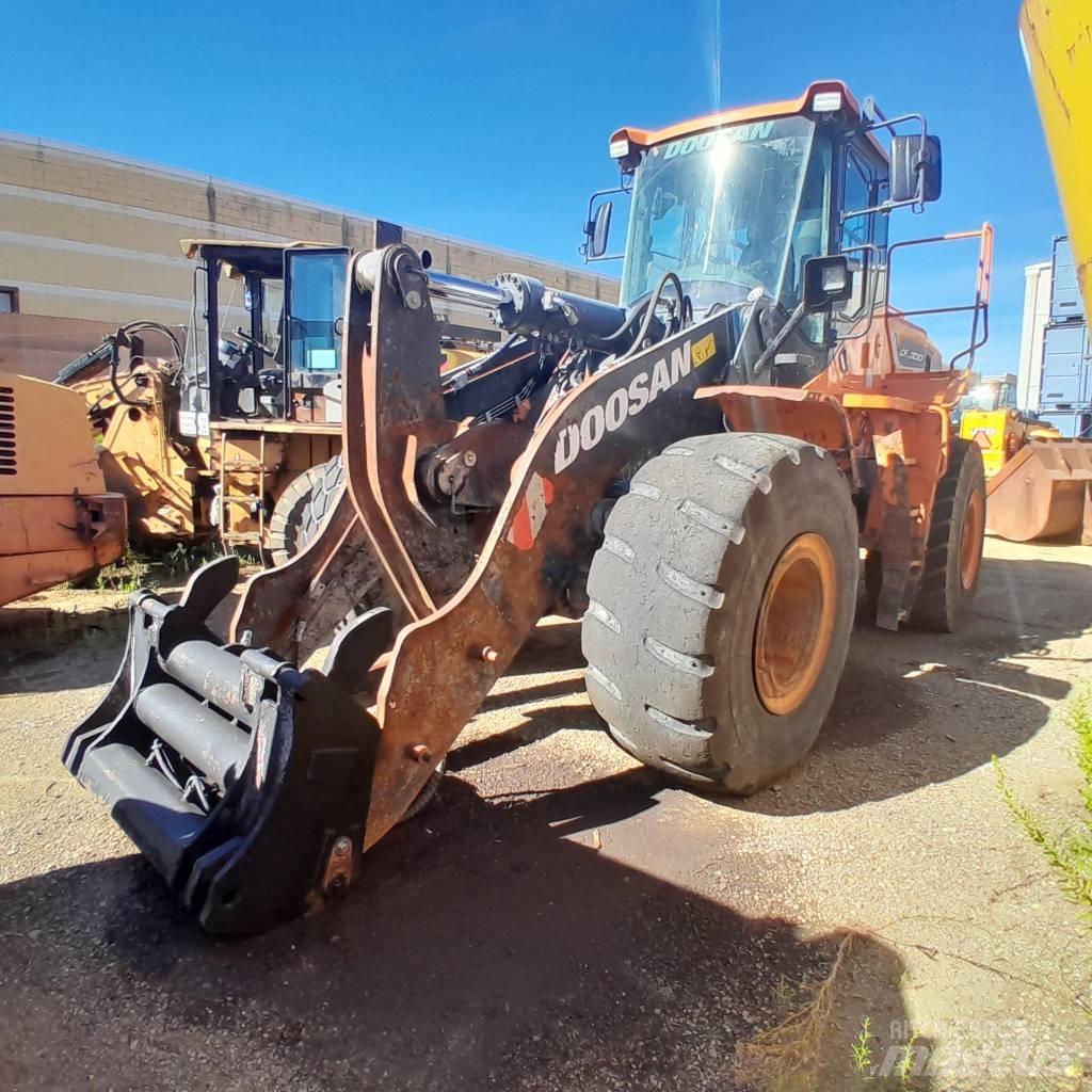 Doosan DL 300-5 Фронтальные погрузчики