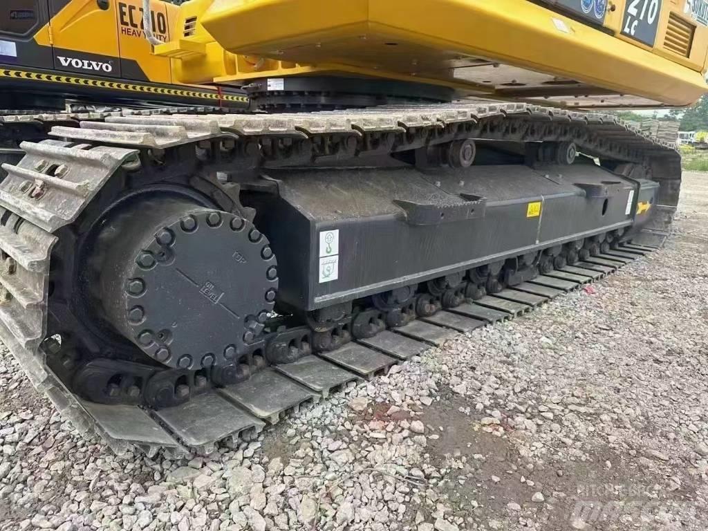 Komatsu 210-8 Гусеничные экскаваторы