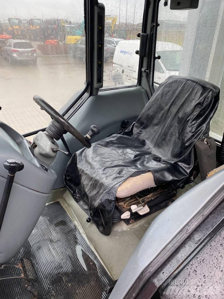 Valtra 700-4 Трактора