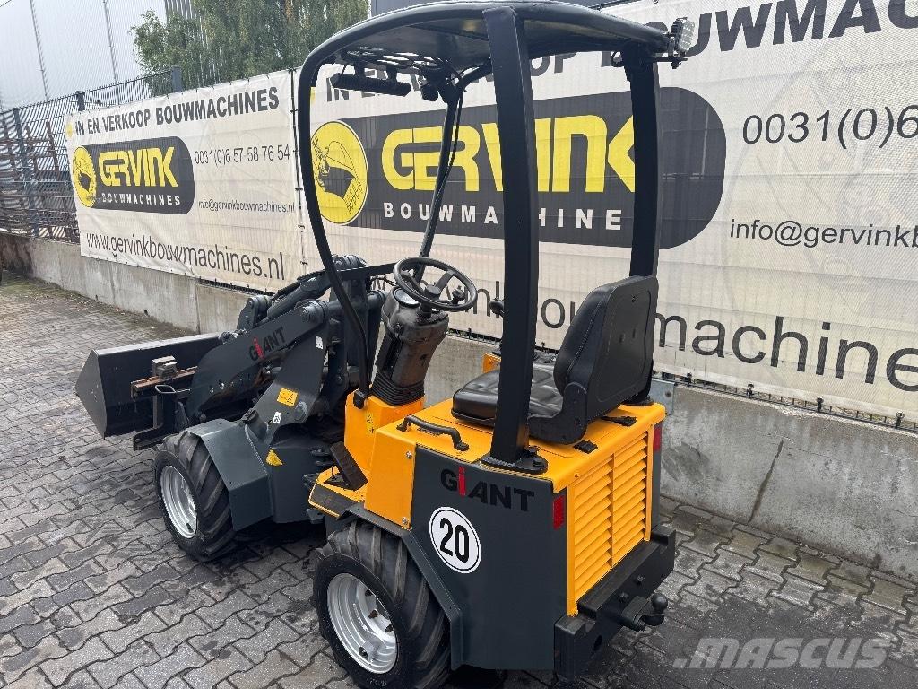 GiANT B204SW Малые погрузчики