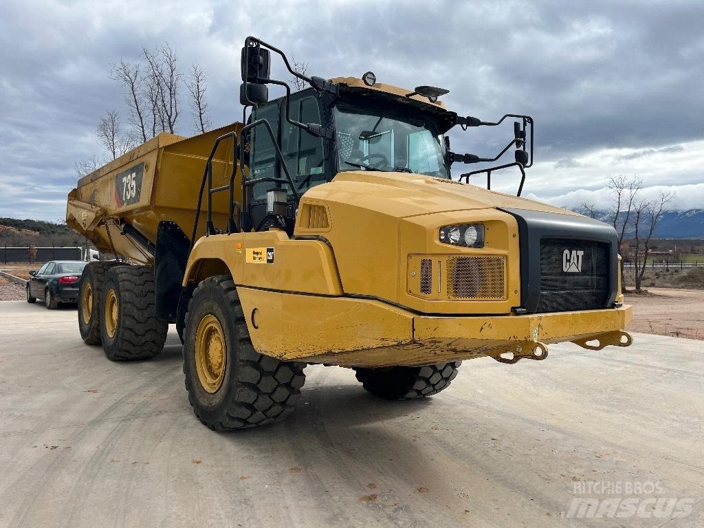 CAT 735 Шарнирно-сочленённые самосвалы