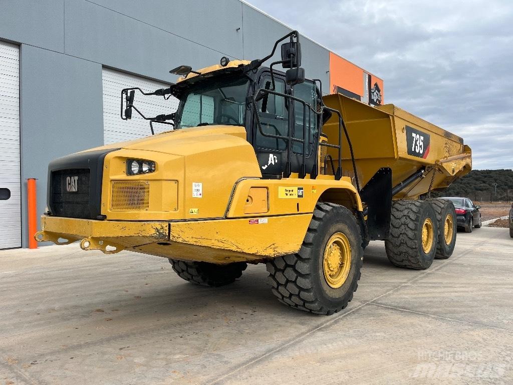 CAT 735 Шарнирно-сочленённые самосвалы