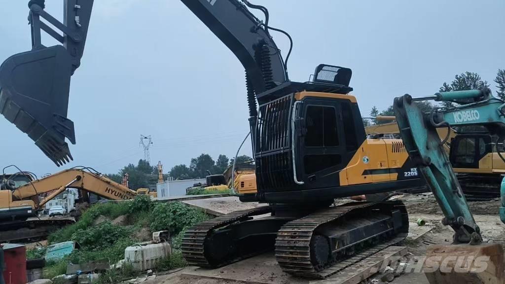 Hyundai HX220S Гусеничные экскаваторы