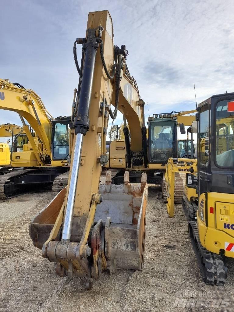 CAT 323 D Гусеничные экскаваторы