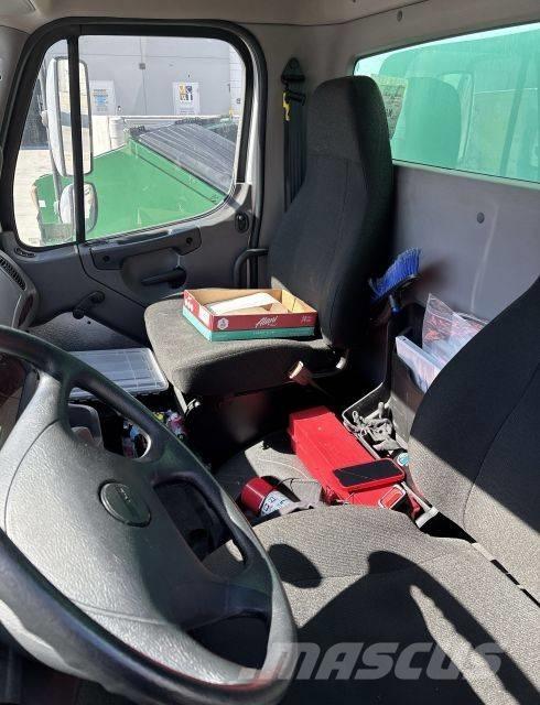 Freightliner M2 Грузовики для доставки напитков