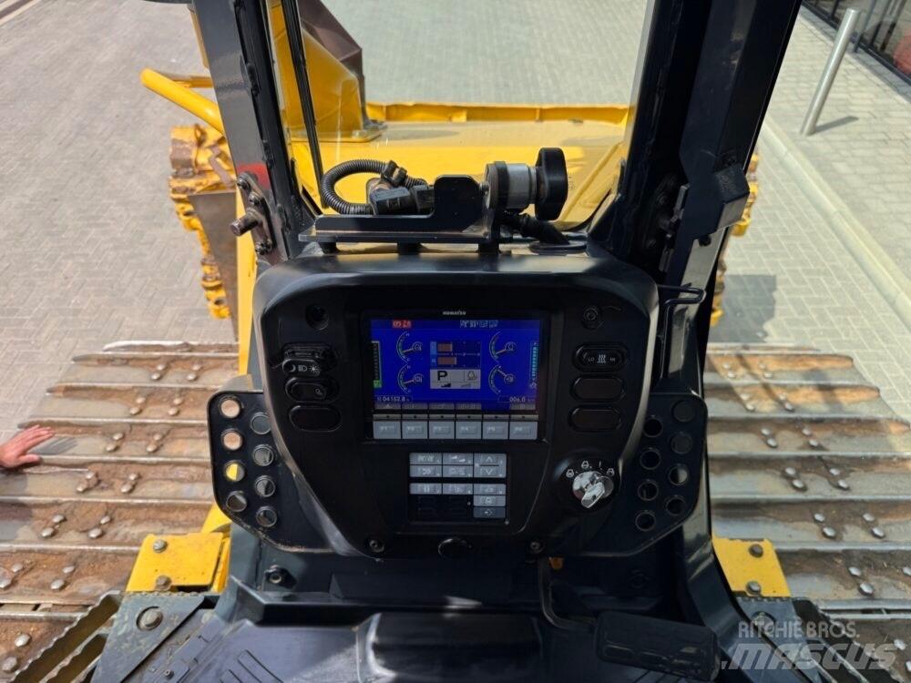 Komatsu D61PXi-24EO Гусеничные бульдозеры