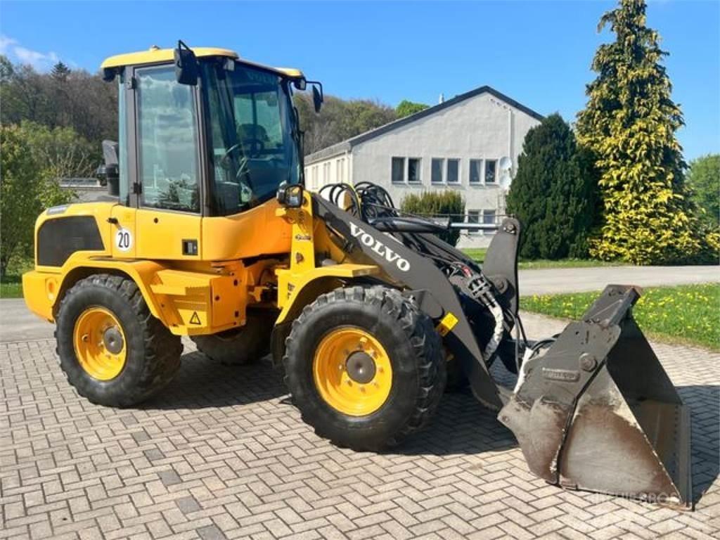Volvo L30G Фронтальные погрузчики