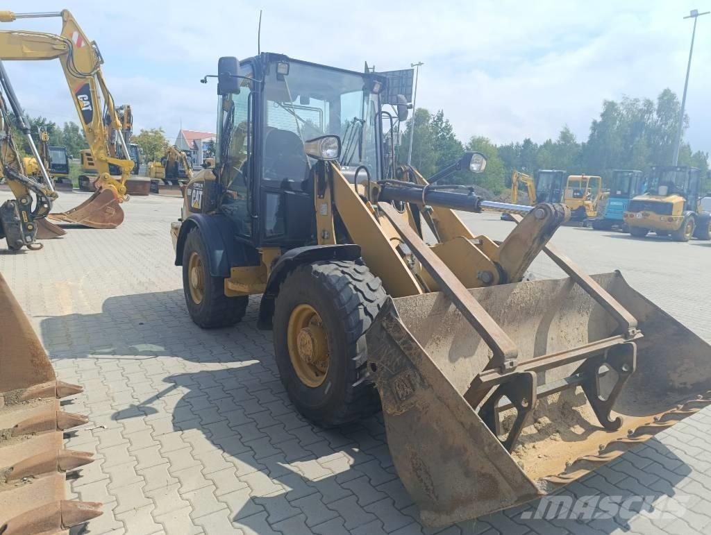 CAT 906 H Фронтальные погрузчики