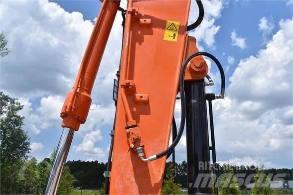 Hitachi ZX 135 Гусеничные экскаваторы