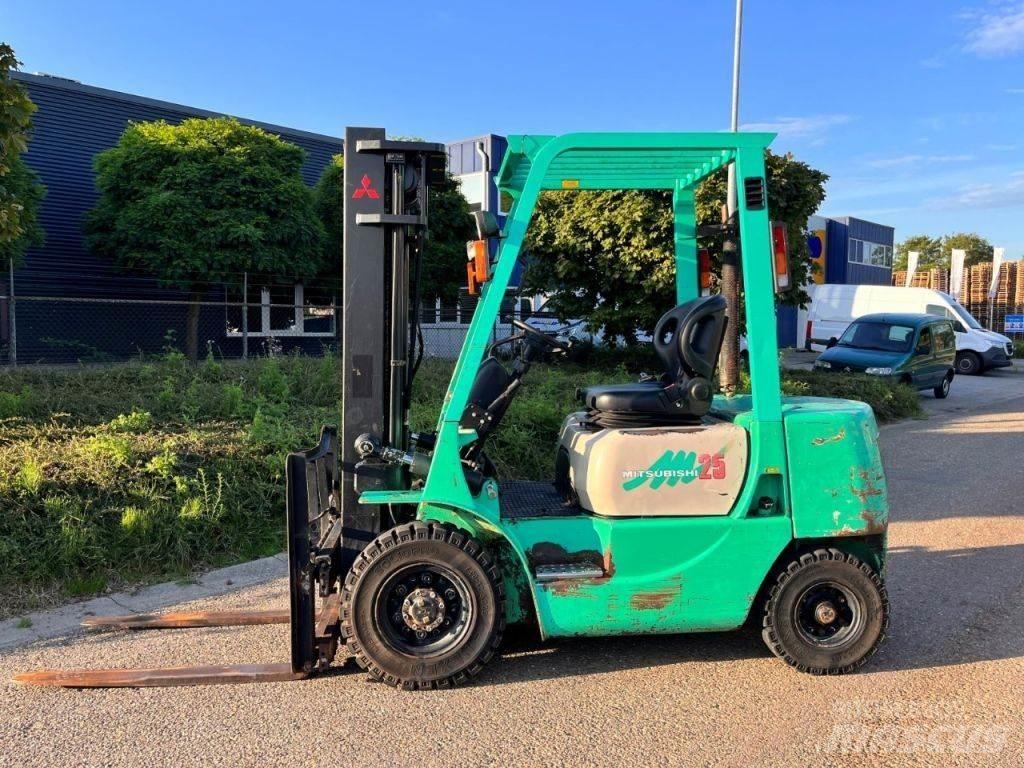 Mitsubishi FD25 Дизельные погрузчики