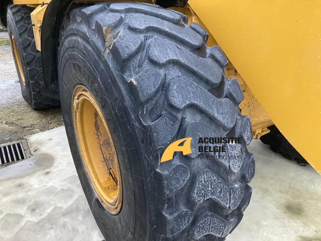 CAT 930M Фронтальные погрузчики