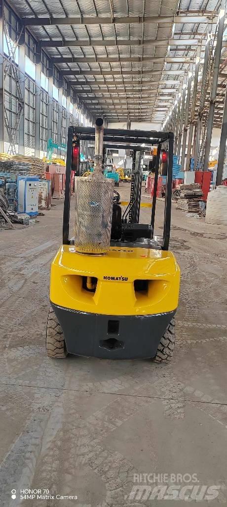 Komatsu FD 30 T-14 Дизельные погрузчики