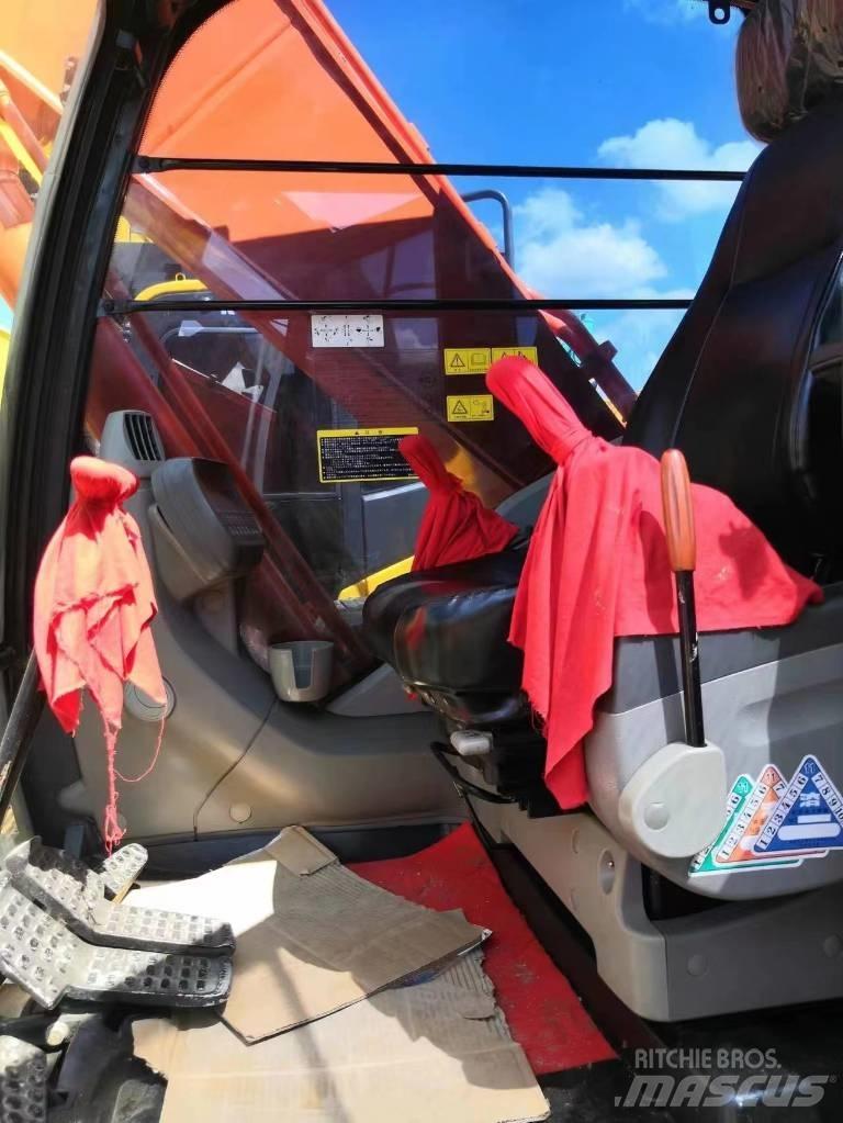 Hitachi ZX200 Гусеничные экскаваторы