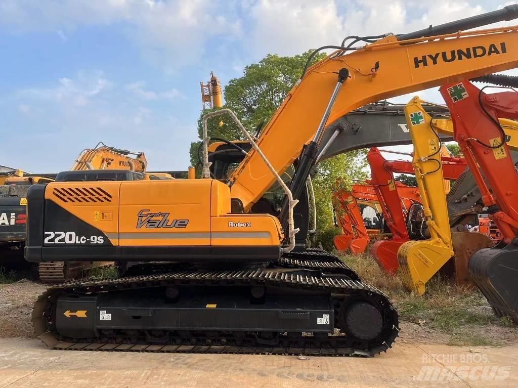 Hyundai R220LC-9S Гусеничные экскаваторы
