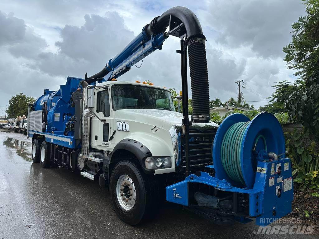 Mack GU713 Ассенизаторские машины