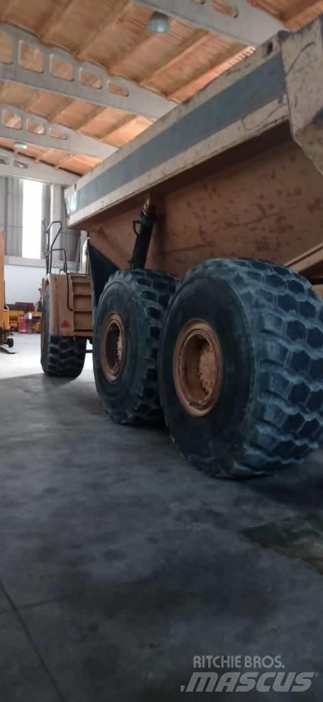 CAT 740 Шарнирно-сочленённые самосвалы