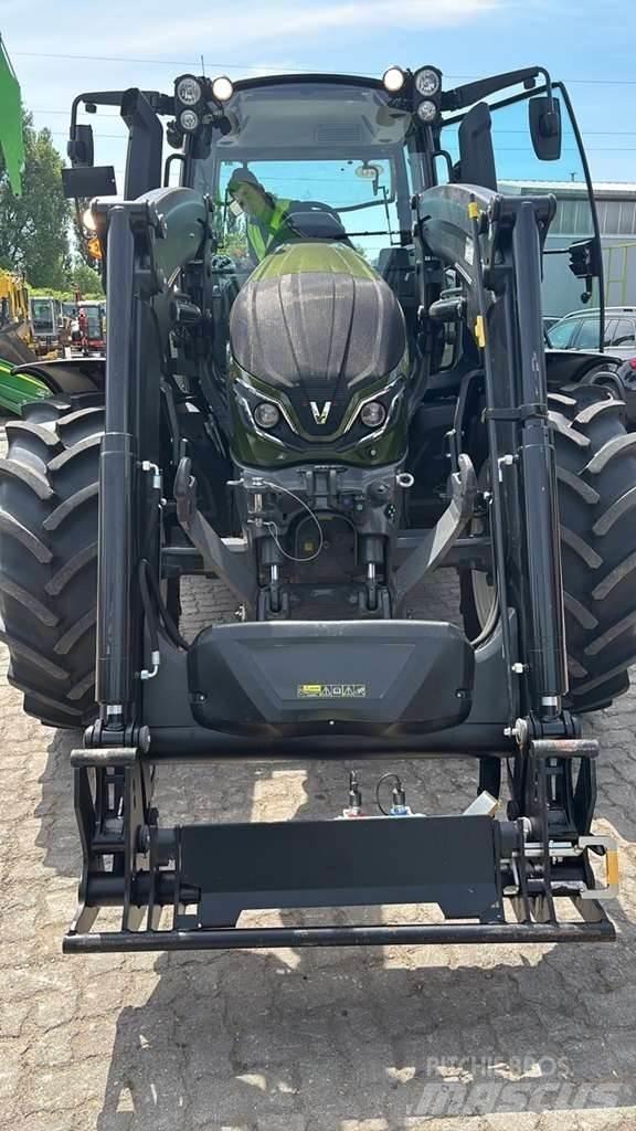 Valtra G135 Трактора