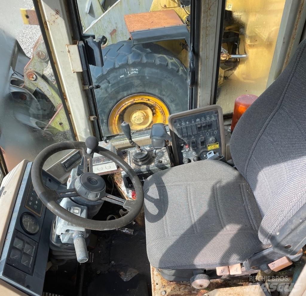 CAT 928F Фронтальные погрузчики