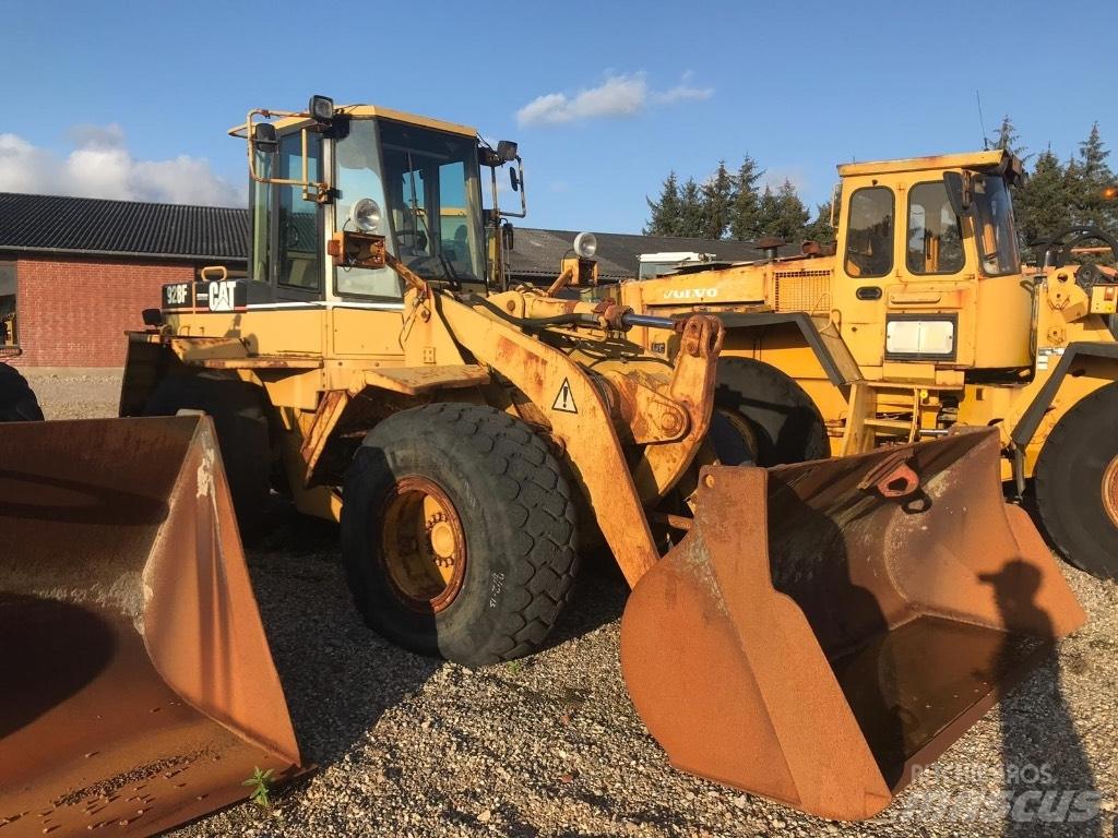 CAT 928F Фронтальные погрузчики