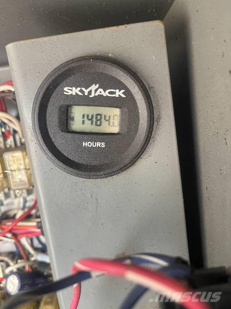SkyJack SJ 9250 RT Ножничные подъемники