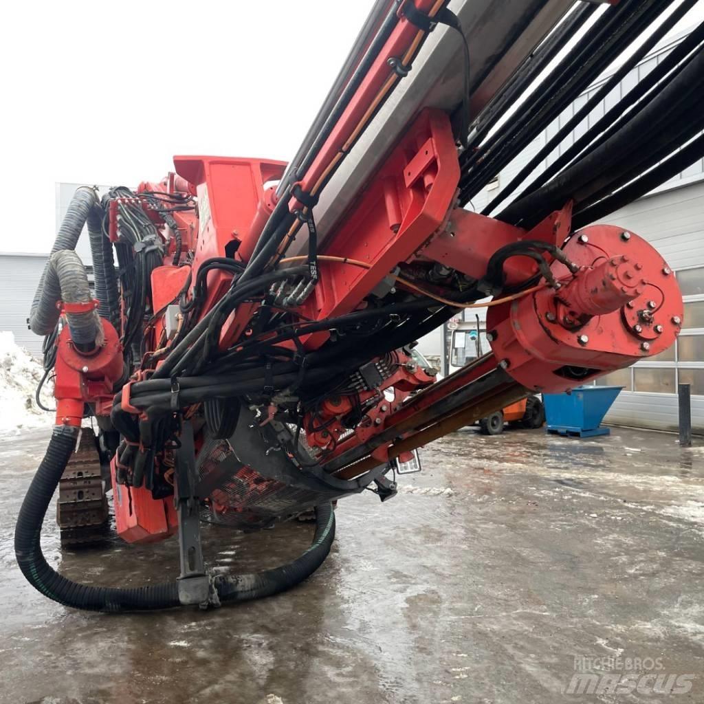 Sandvik DX800i Буровые вышки