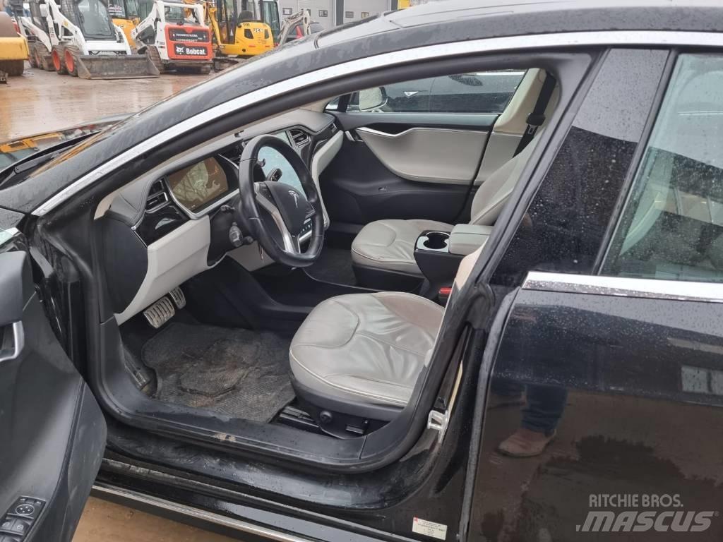Tesla Model S P85D Легковые автомобили