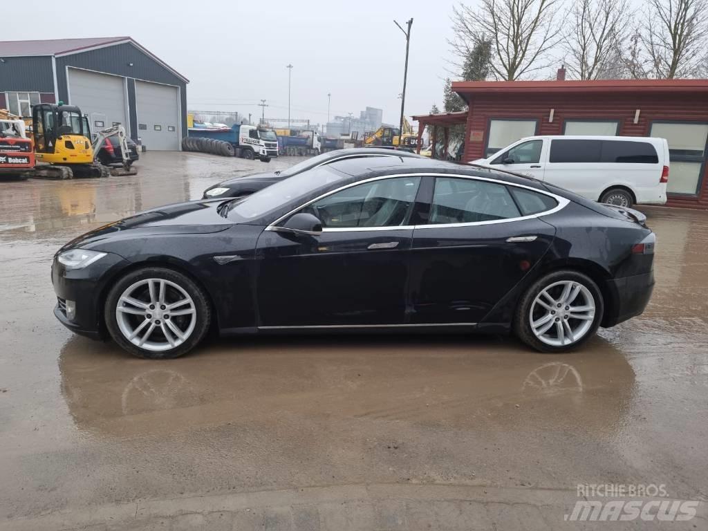 Tesla Model S P85D Легковые автомобили