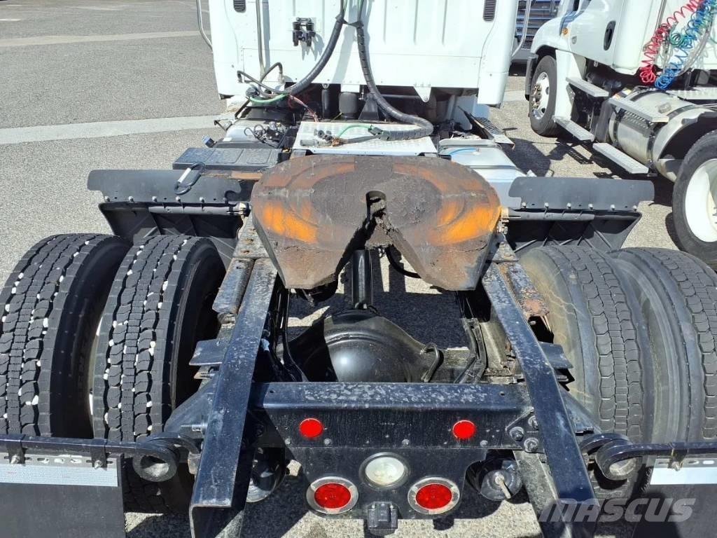 Freightliner M2 106 Седельные тягачи