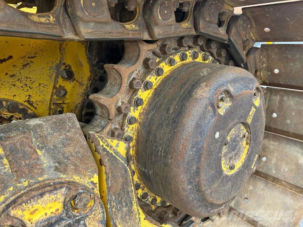 Komatsu D 65 WX-18 Гусеничные бульдозеры