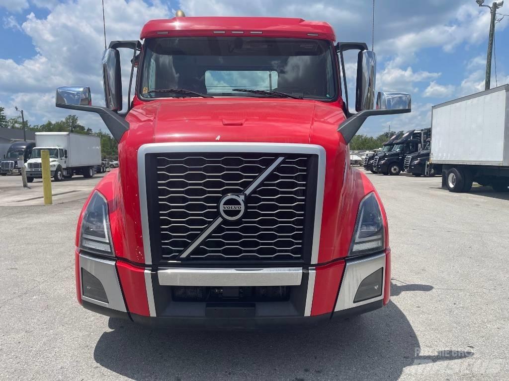 Volvo VNL64T300 Седельные тягачи